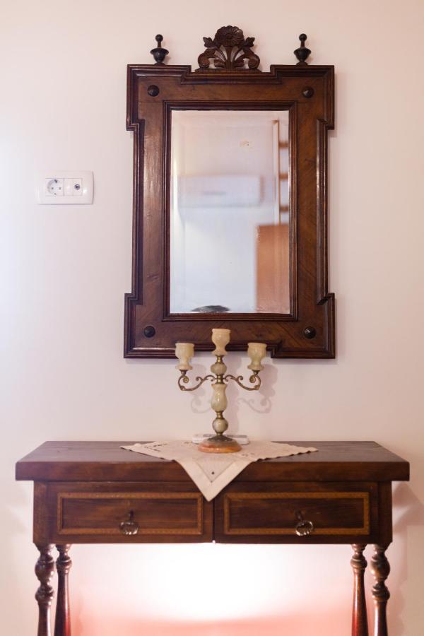 Antique Central Komiza House Nona Nika Екстериор снимка